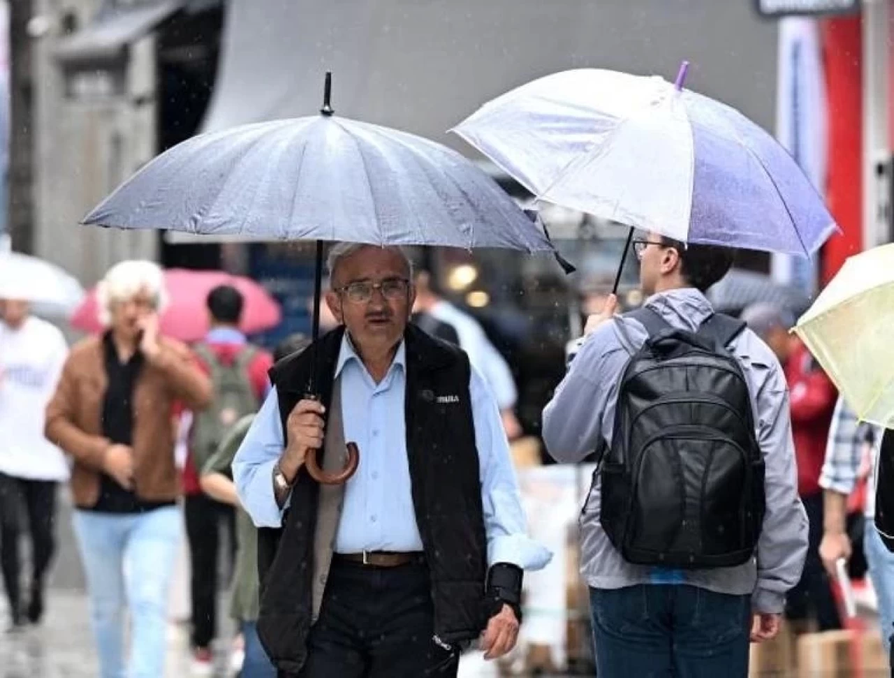 Sağanak Yağış Alarmı! Meteoroloji'den Yurt Genelinde Uyarı... İstanbul'da Yağmur Ne Zaman Başlayacak?