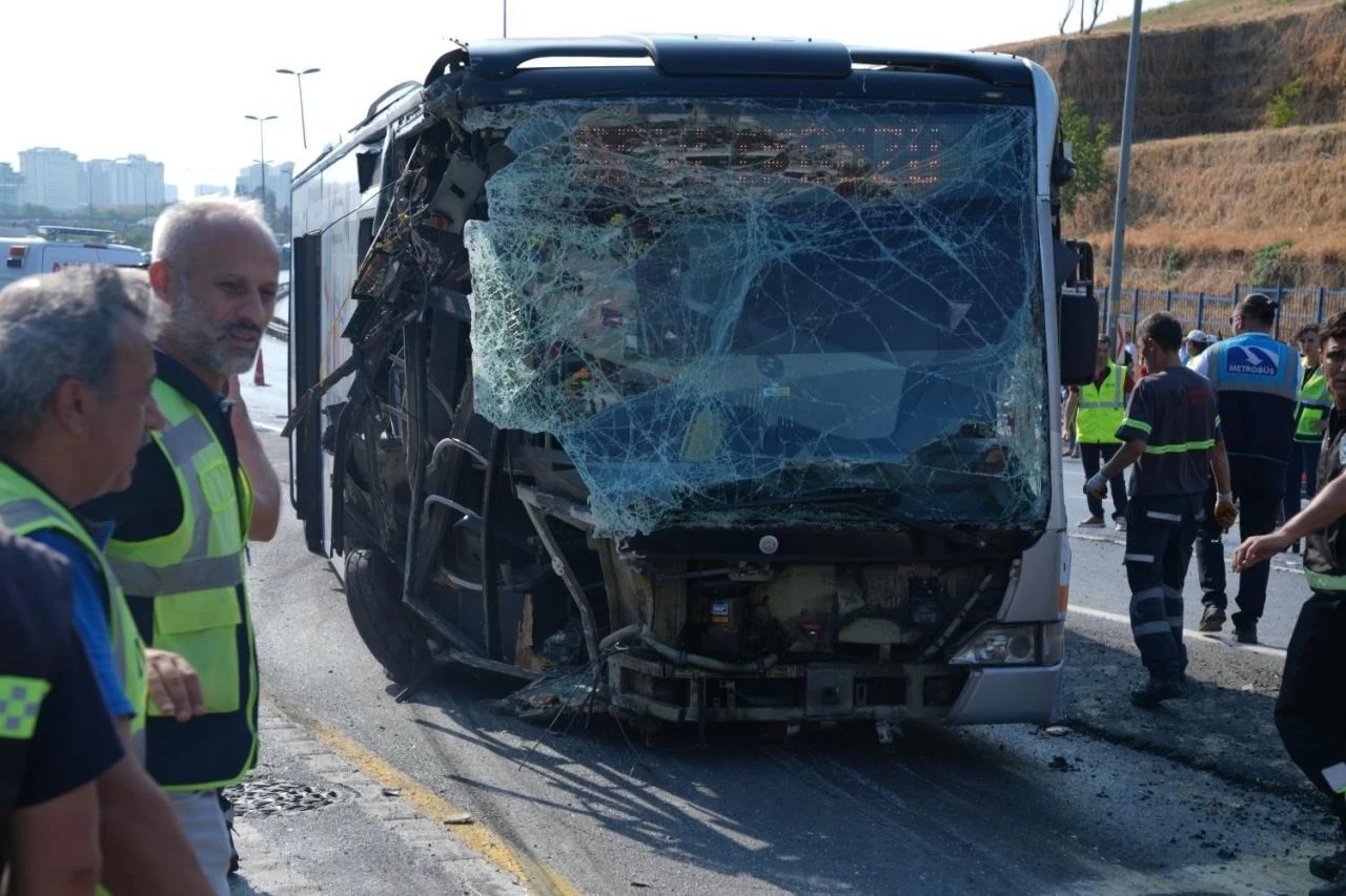 Metrobüs Kazasında Şoförün Şok İfadesi: "Frene Bastım Ama Tutmadı"