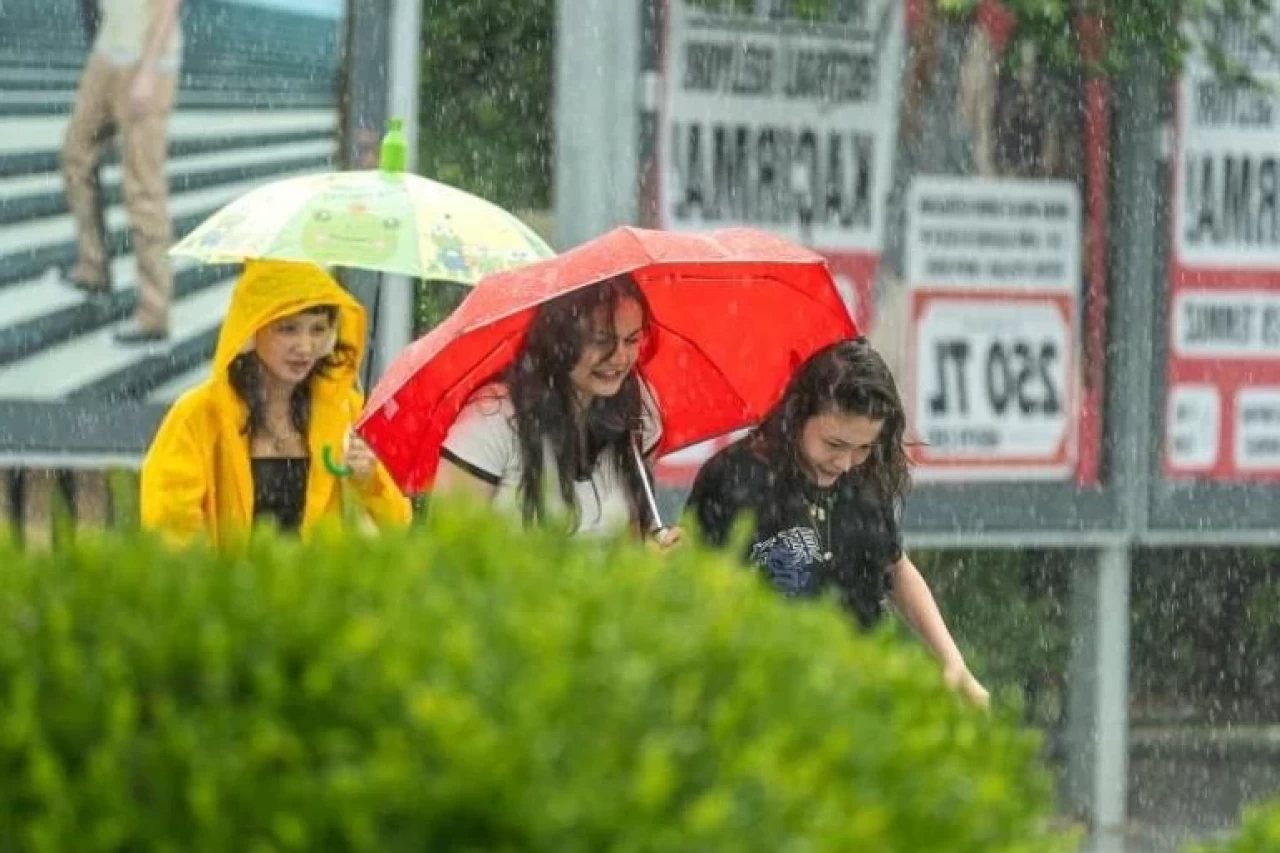 Sıcaklıklar Yüksek, Yağışlar Kapıda: Meteoroloji’den Ankara ve İstanbul İçin Sağanak Uyarısı