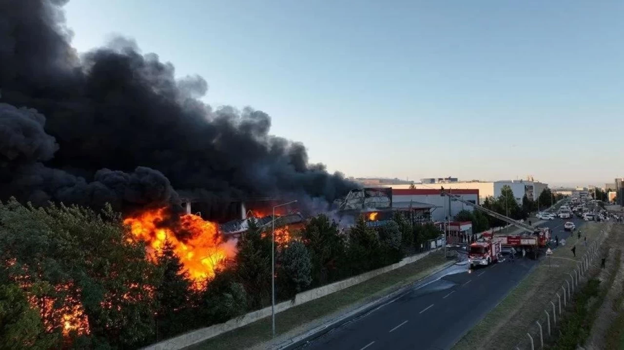 Tekirdağ'da Fabrika Yangınları Sanayi Sektörünü Vurdu: 50 Fabrika Alevlere Teslim Oldu