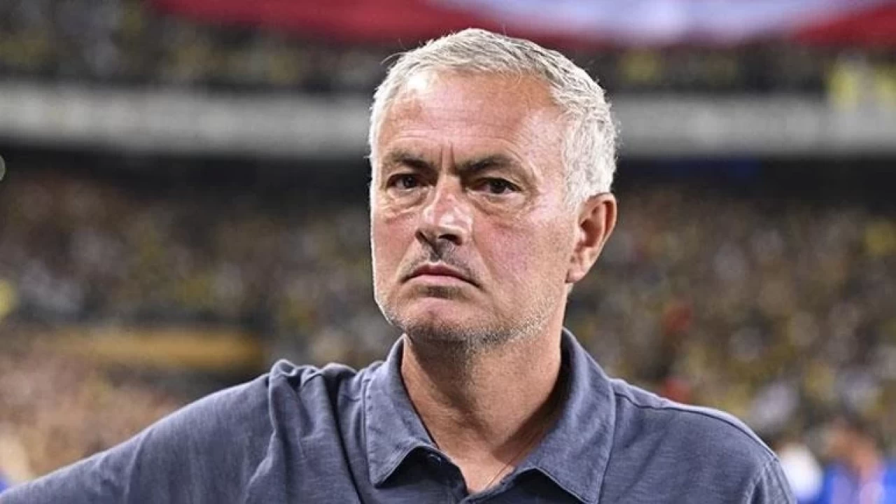 Jose Mourinho'dan Çiçek Satıcısına Esprili Yanıt: "Param Yok" Sözü Sosyal Medyayı Salladı