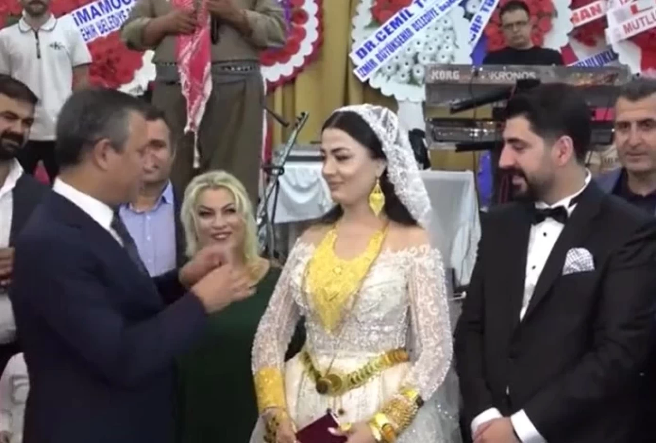 Özgür Özel Mardin’de Nikah Şahidi Oldu: "Mardinliler Artık Bize Sadece Selam Değil, Oy Da Verecek"