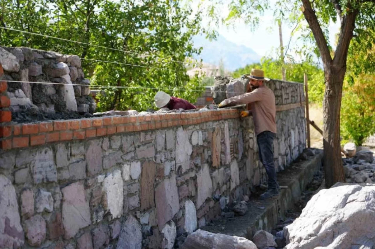 Taş Ustaları Erzincan'dan Muğla'ya Sanatı Yaşatıyor: Aylık Kazançları Dudak Uçuklatıyor