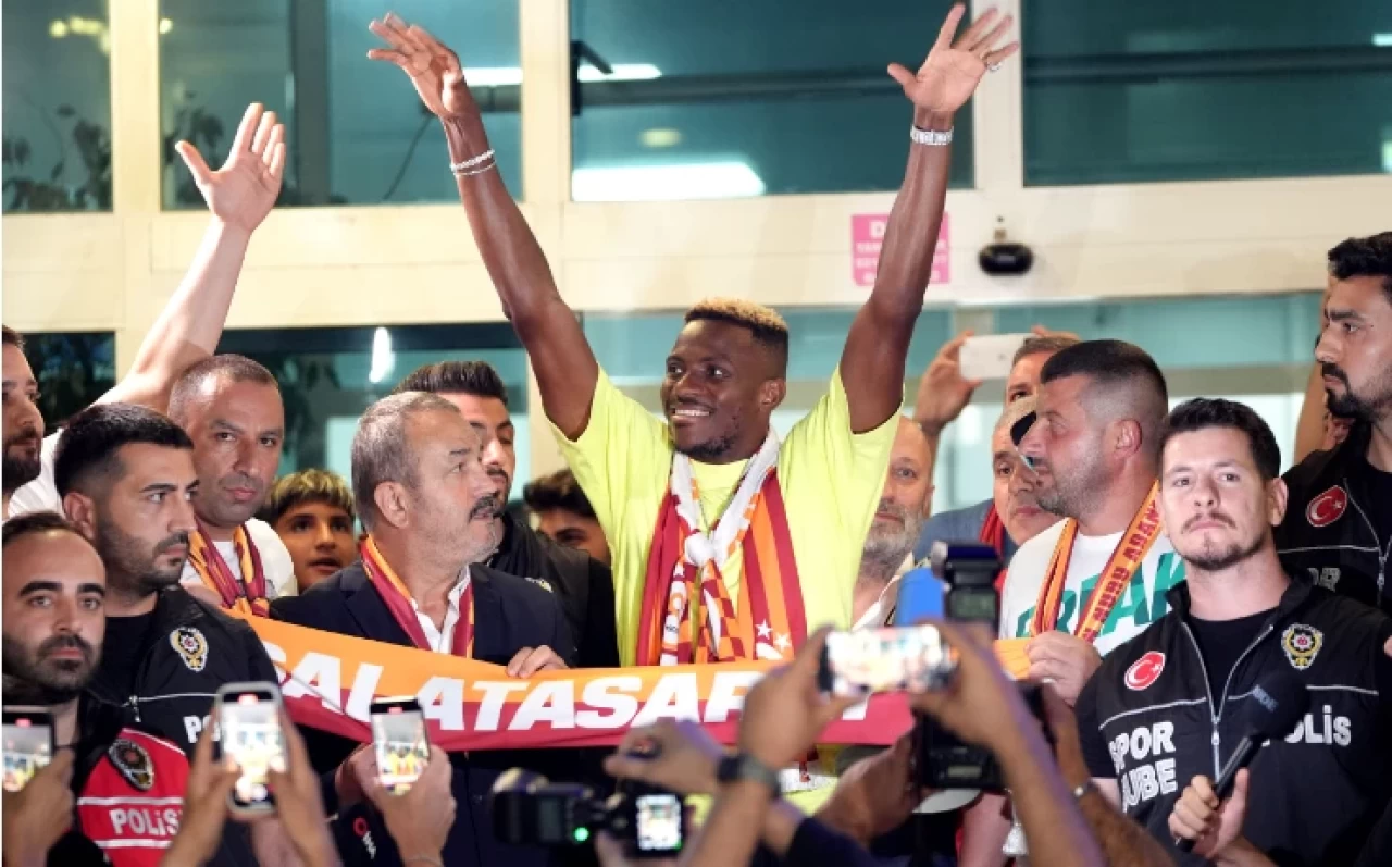 Osimhen'in maaşı belli oldu! Galatasaray'ın ödeyeceği ücret dudak uçuklattı