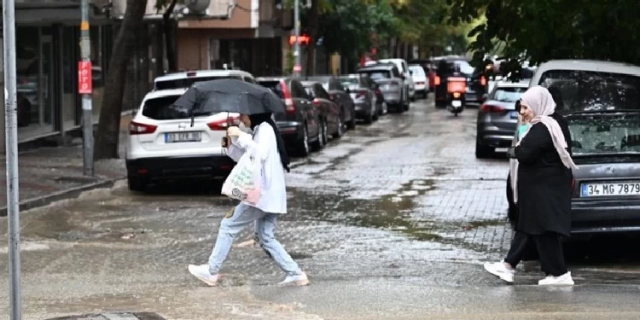 Meteoroloji Uyardı: Marmara Bölgesi ve Kuzey Ege'de Kuvvetli Yağış Bekleniyor