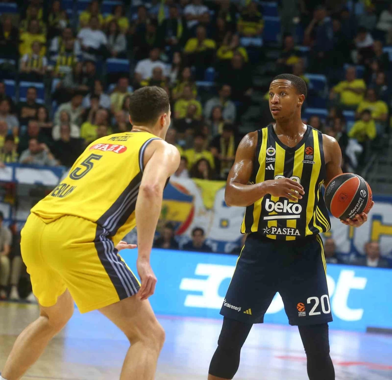 Fenerbahçe THY Euroleague'de Alba Berlin'i 90-73 mağlup ederek 12. galibiyetini aldı