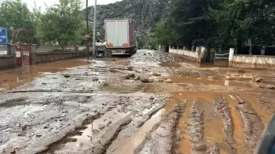 Antalya Elmalı’da Sağanak Yağış Felaketi: Sel, Evleri ve Yolları Vurdu