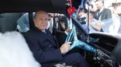 Bahçeli'den o isme büyük jest! MHP lideri garajındaki gözde klasik aracı hediye etti