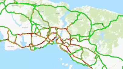 İstanbul’da Kuvvetli Sağanak Trafiği Felç Etti: Yüzde 80 Yoğunluk!