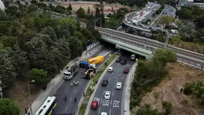 Bakırköy’deki Ölüm Kavşağı Yine Can Aldı: TIR Alt Geçitte Otobüse Çarptı, 5 Yaralı!