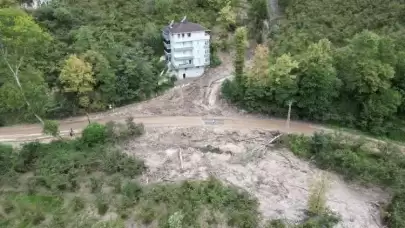 Trabzon’da Şiddetli Yağış Heyelana Yol Açtı: 5 Katlı Bina Tehlike Atlattı!