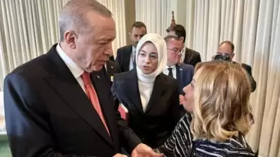 Cumhurbaşkanı Erdoğan ile İtalya Başbakanı Meloni'nin New York'ta Samimi Görüşmesi