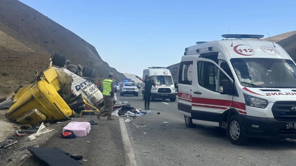 Erzincan'da katliam gibi kaza! Kopan bacak için zamanla yarıştılar