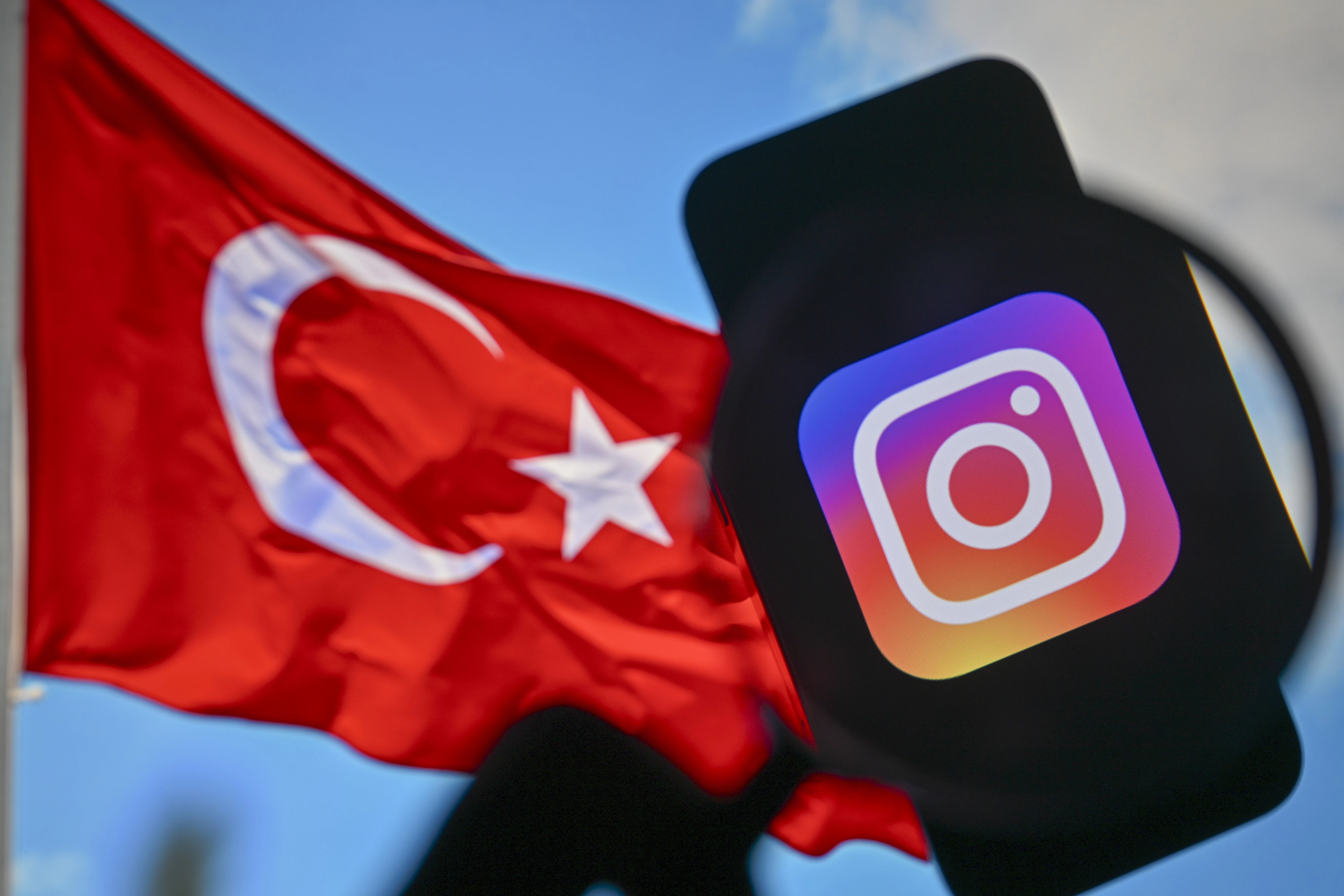 Instagram erişime açıldı! Meta Türkiye'nin önünde diz çöktü