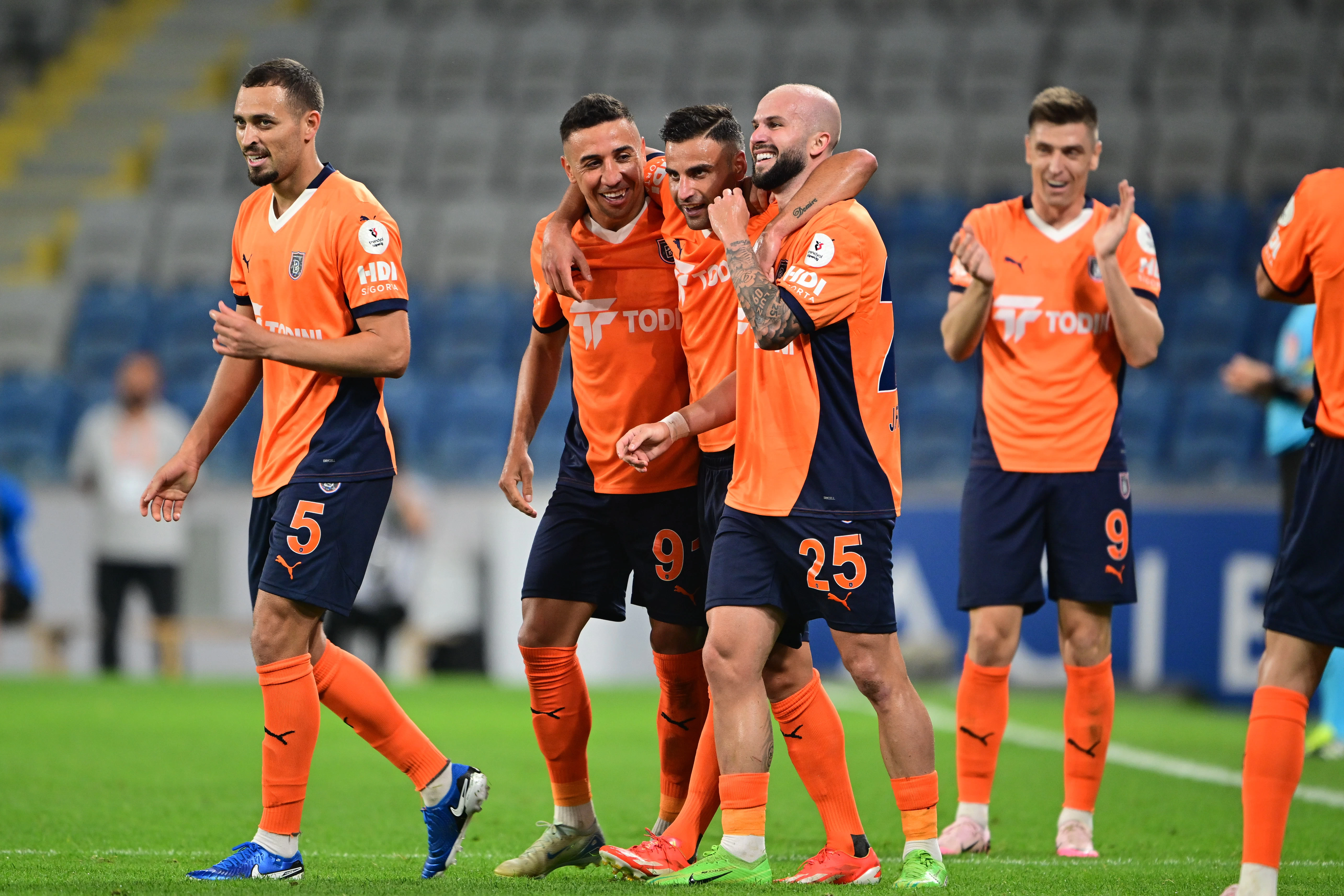 Futbol tarihinde böyle gol yok! Başakşehir'de Figueiredo'dan inanılmaz gol