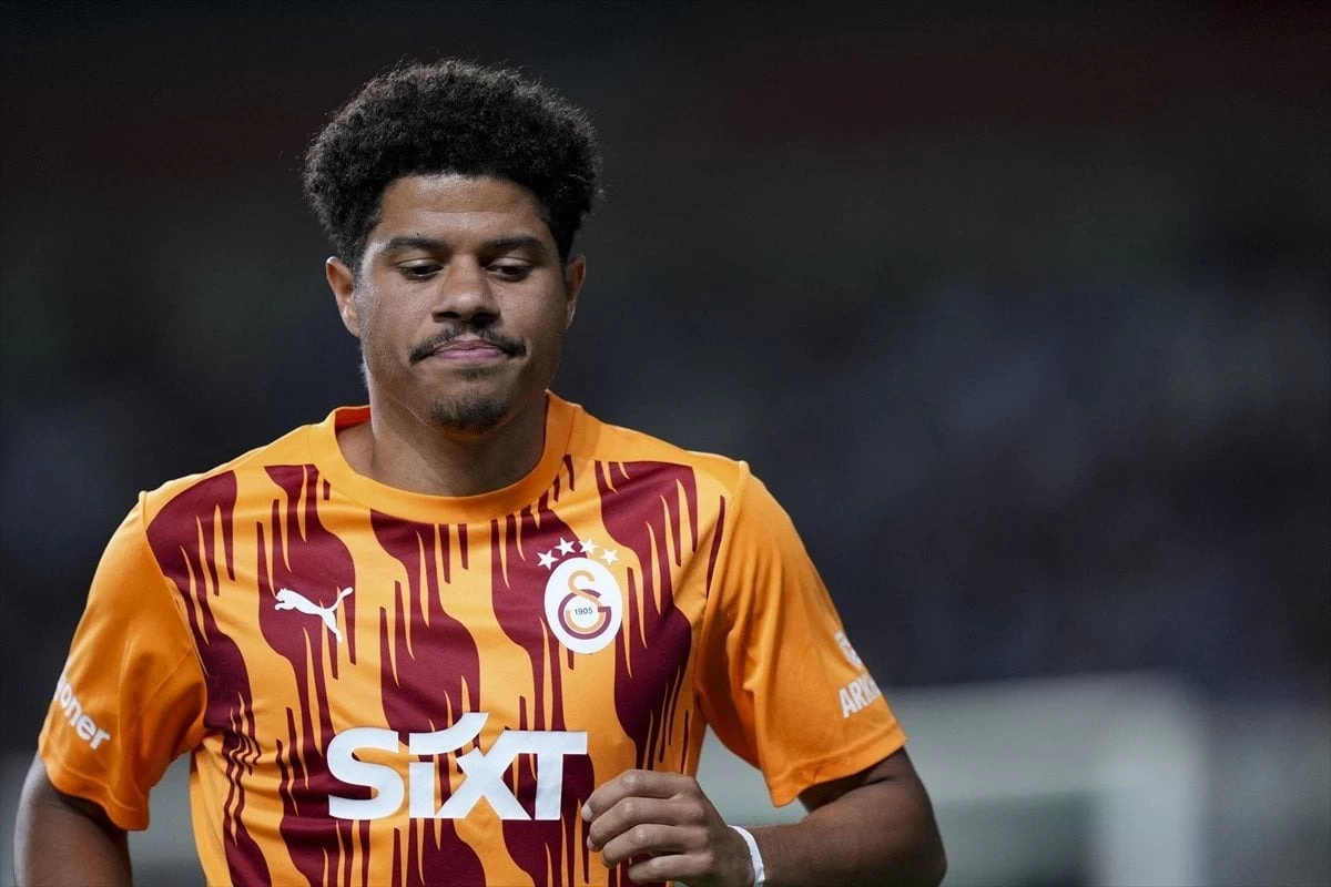 Galatasaray'ın Yeni Yıldızı Gabriel Sara, Championship'te En İyi 11'de!