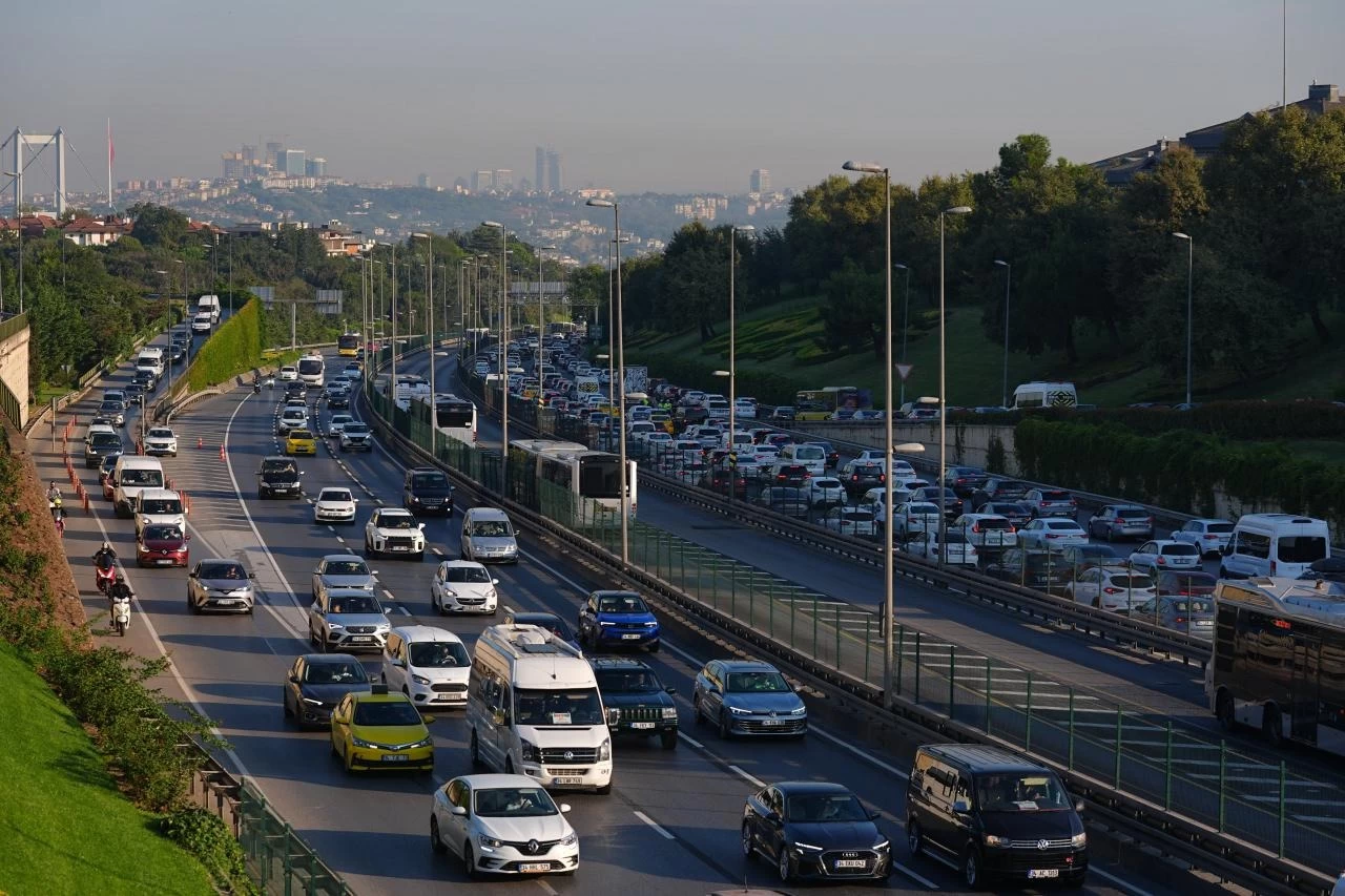 İstanbul’da Sabah Trafiği Yoğunluğu! D-100 ve TEM Otoyolu Kilitlendi