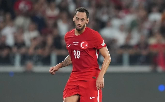 Hakan Çalhanoğlu Sakat Sakat İzlanda Maçında Takımını Yalnız Bırakmadı!