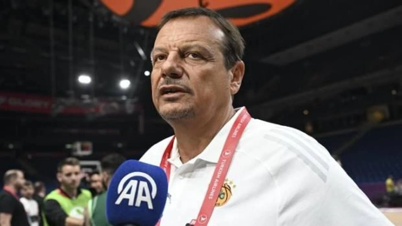 Ergin Ataman Skandal Pankarta Tepki Gösterdi! "Spor Salonları Siyasetin Yeri Değil"