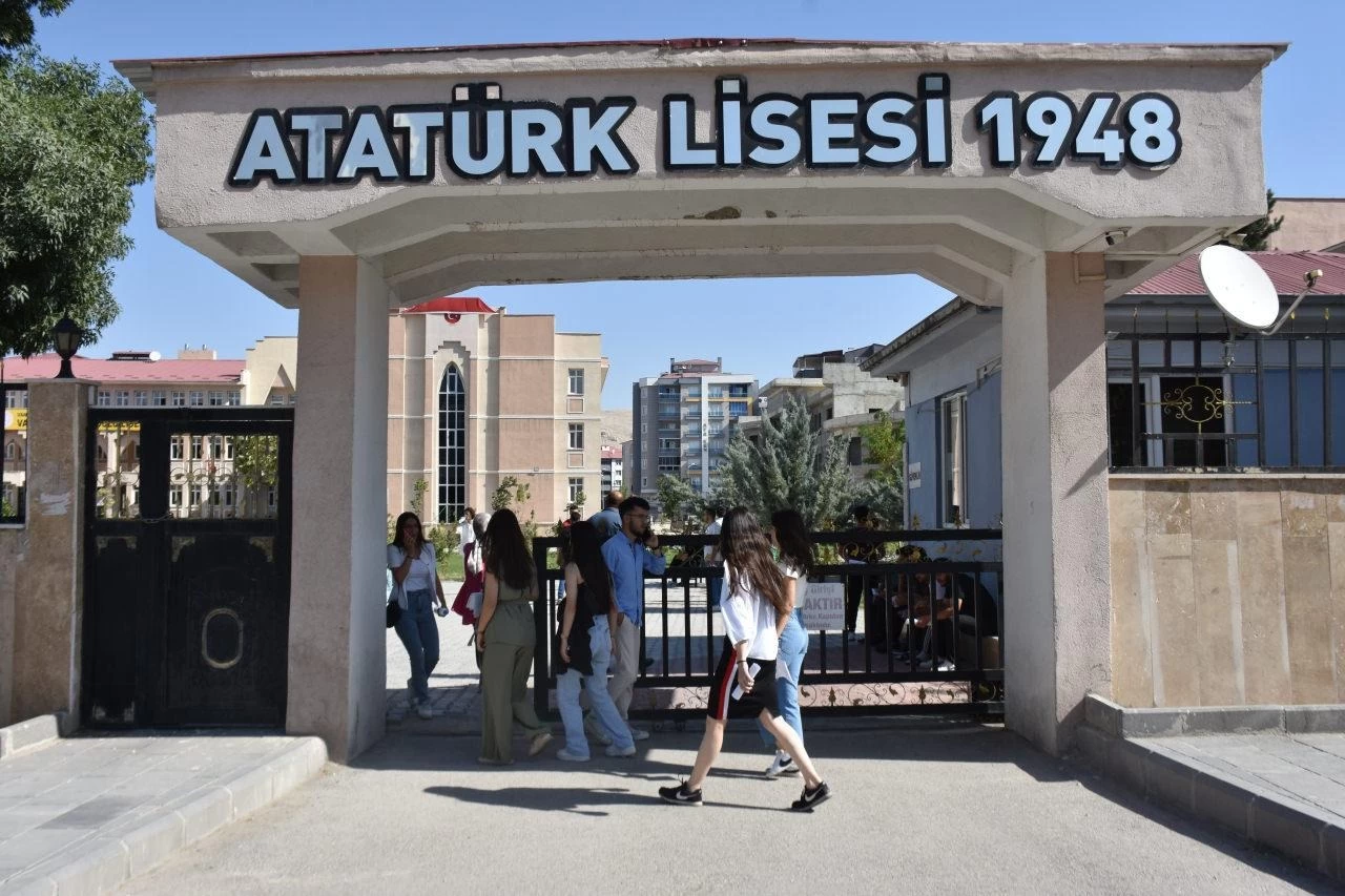 KPSS Ön Lisans Sınavı Tamamlandı: Sonuçlar 20 Eylül'de Açıklanıyor!