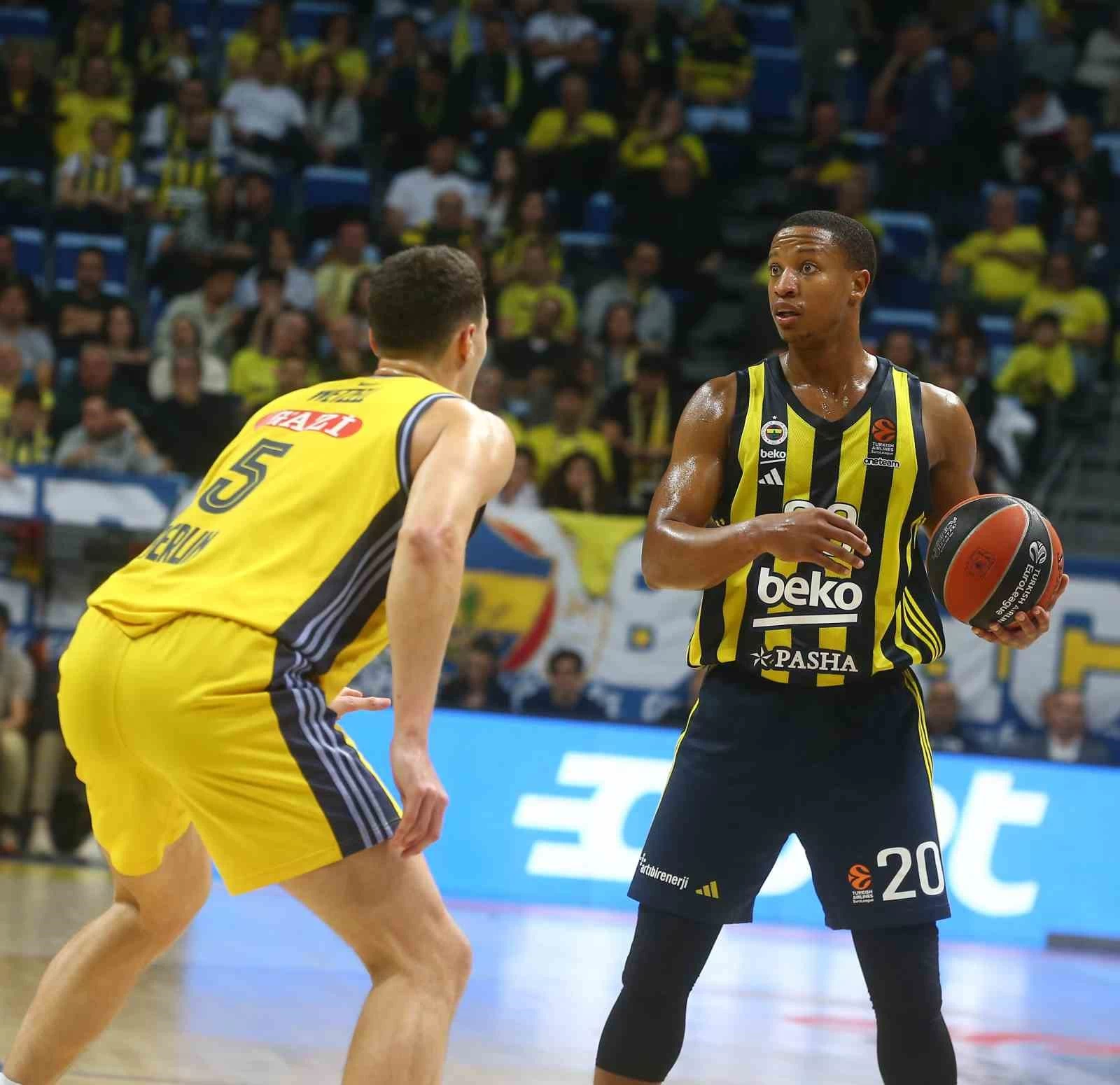 Fenerbahçe THY Euroleague'de Alba Berlin'i 90-73 mağlup ederek 12. galibiyetini aldı.