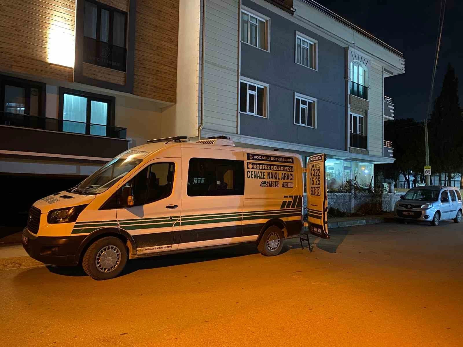 Kocaeli'de 85 Yaşındaki Adam Evde Ölü Bulundu: Nejdet Gönder'in Ölümü Şaşkınlık Yarattı